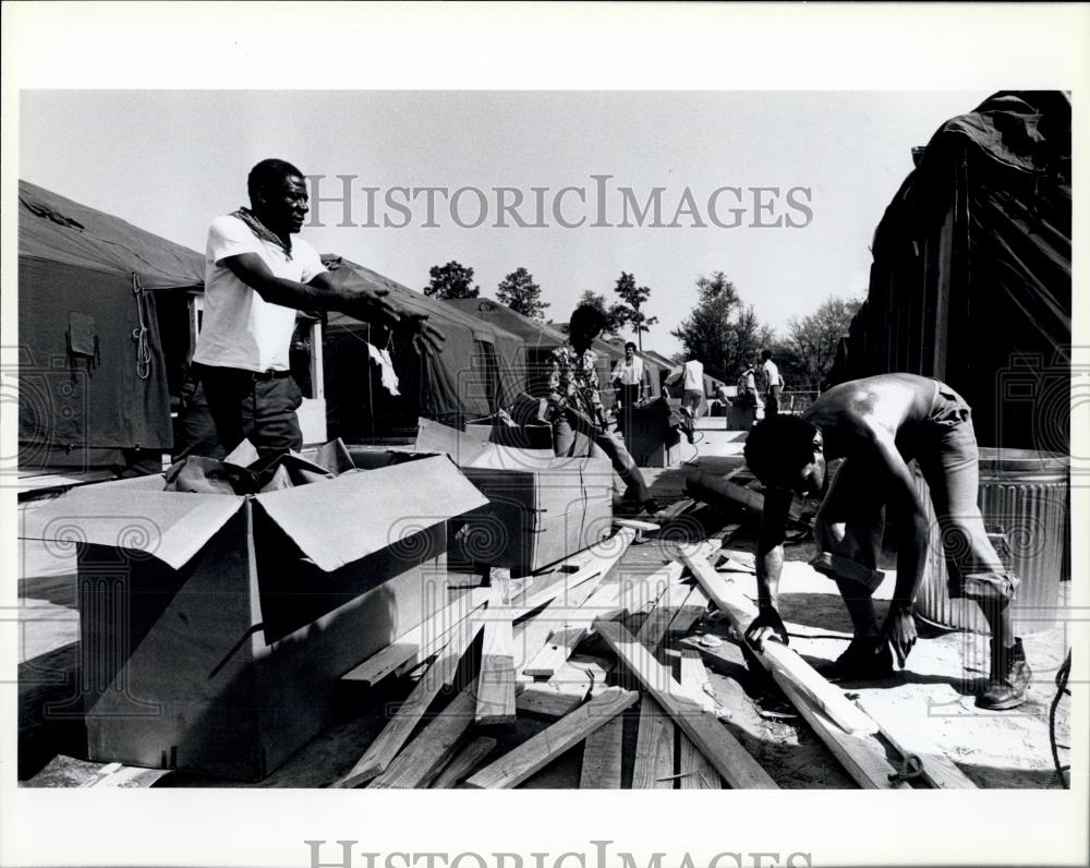 Press Photo Cuban refugees pitch in to help clean up the area in the Tent City - Historic Images