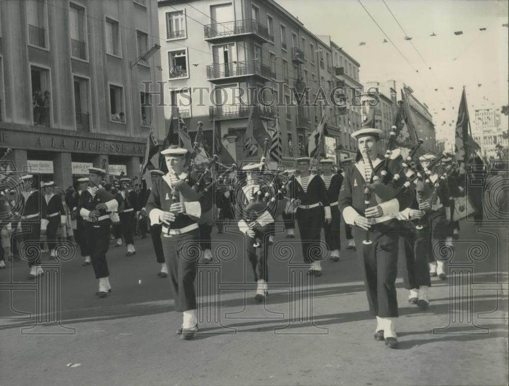 1963 Press Photo international Bagpipers Festival was held in Brest - Historic Images