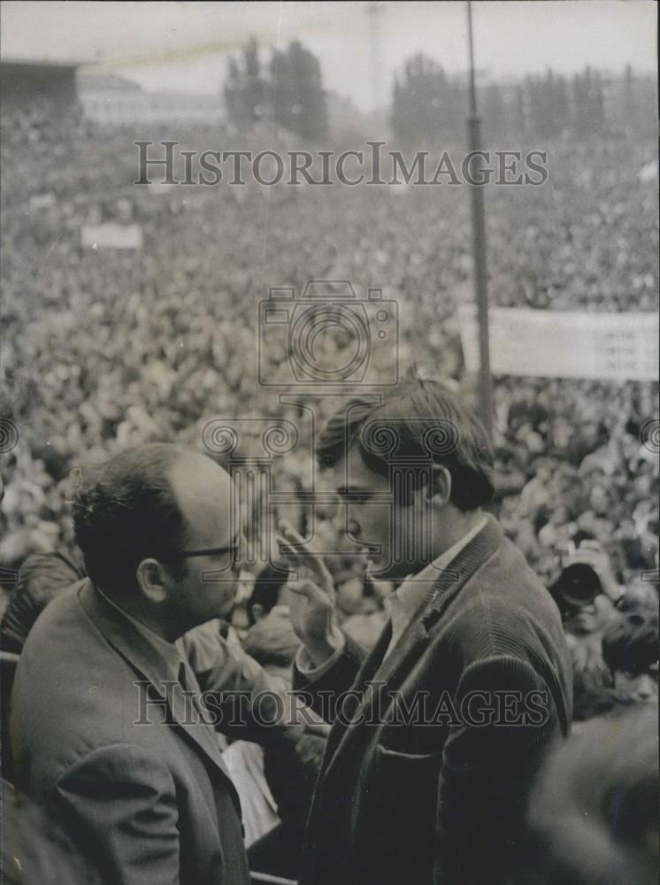 1968 Press Photo Mr. Barjonnet talks with Jacques Sauvageot at UNEF Meeting - Historic Images