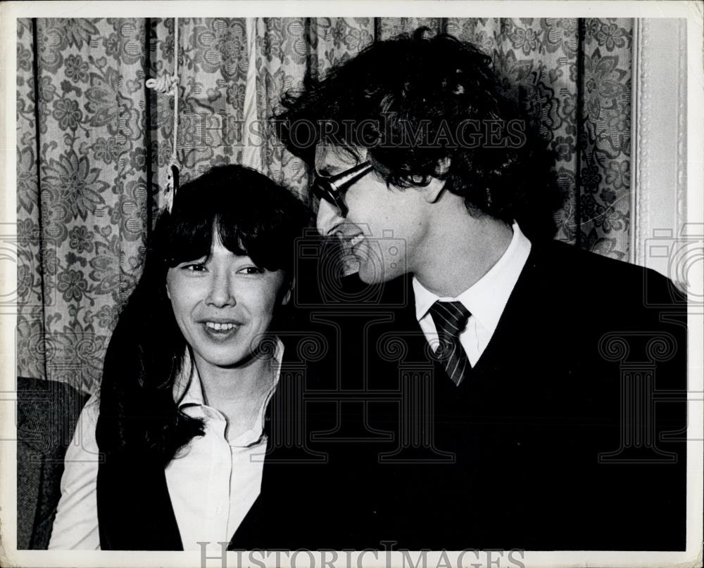 1981 Press Photo Yelizaveta Alexseyava reunited with her husband - Historic Images