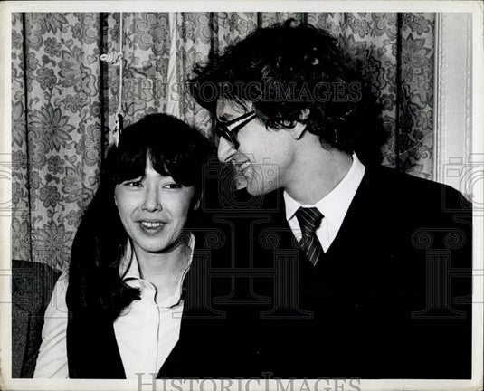1981 Press Photo Yelizaveta Alexseyava reunited with her husband - Historic Images
