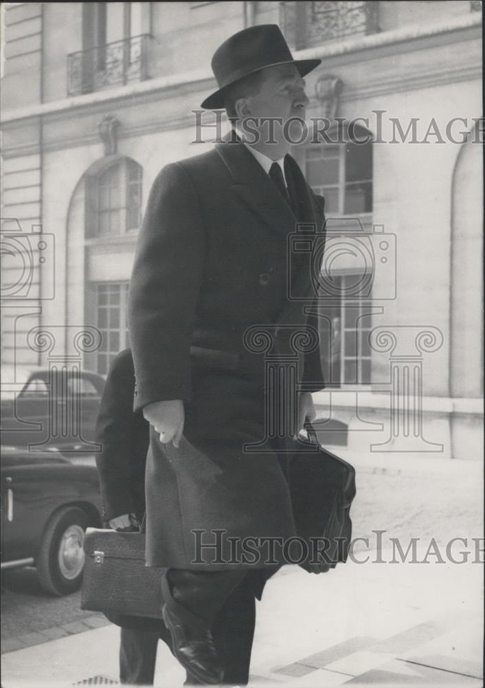 1953 Press Photo Italian Delegate Signor Pella Minister of Budget - Historic Images