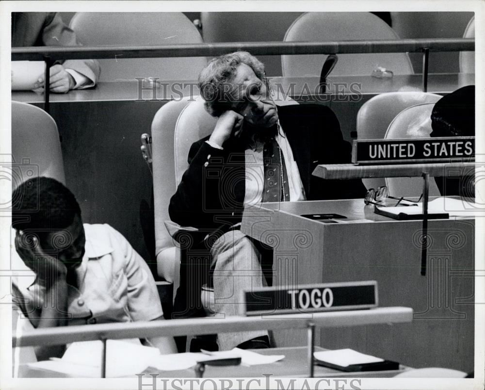 Press Photo U.Us. Ambassador Charles Lichenstein Asleep During a Meeting - Historic Images