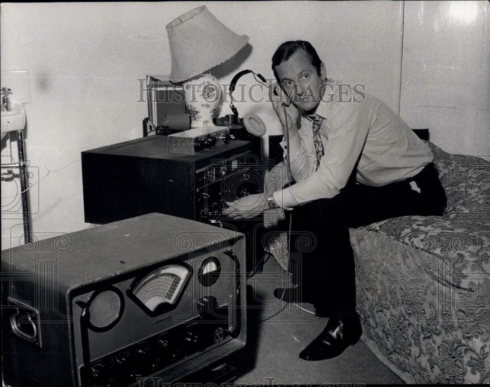 1971 Press Photo Ham Radio Operator Robert Rowlands Listens Heist Communication - Historic Images