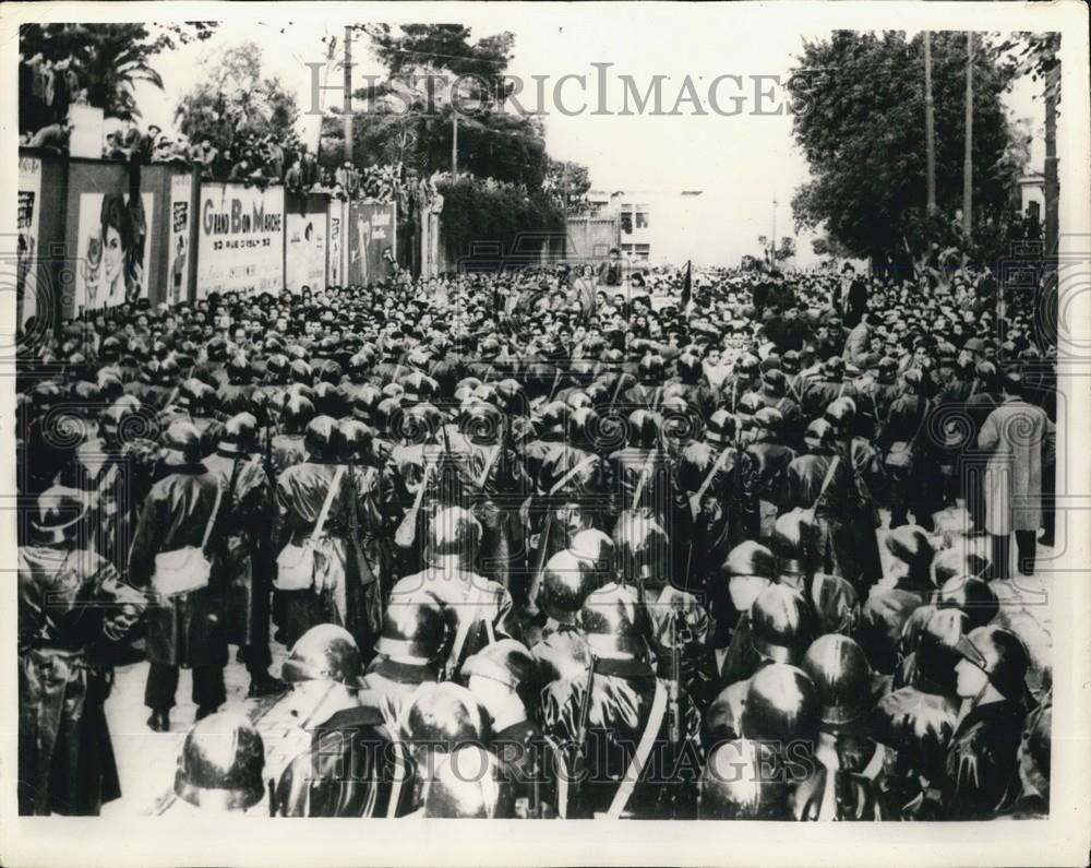 1956 Press Photo Frenchmen demonstrate in Algiers - Historic Images