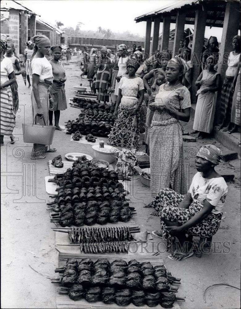 Press Photo Nigeria:Well-stocked markets in areas close to the battles - Historic Images