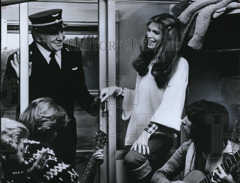 1977 Press Photo Conductor Lionel Stander in Cassandra Crossing - cvp28192 - Historic Images