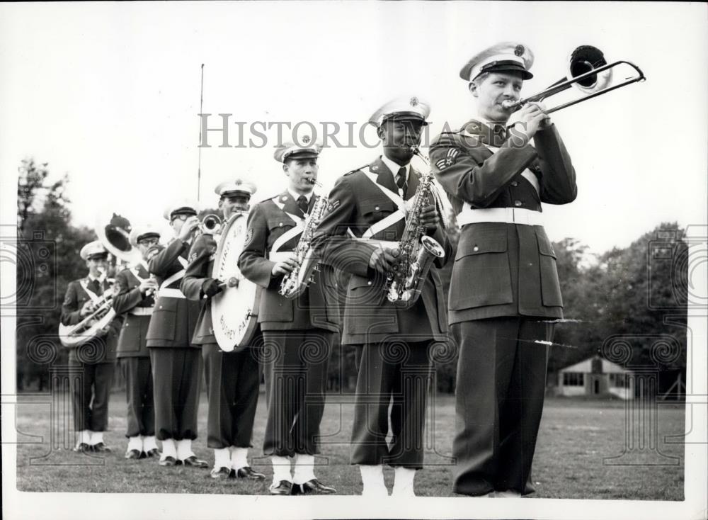 1956 Press Photo U.S. Air Force band rehearses for searchlight tattoo - Historic Images