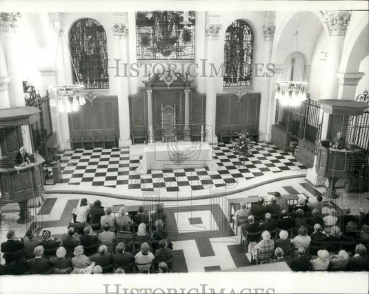 1975 Press Photo Archbishop of Canterbury Dr Coggan & Malcolm Muggridge - Historic Images