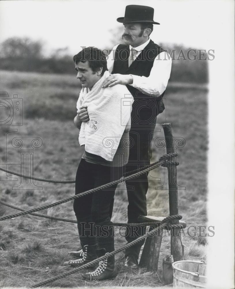 1965 Press Photo Actors Peter Cook and Dudley Moore - Historic Images