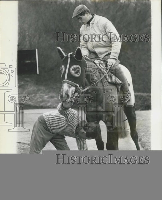 1965 Press Photo trainer Fred Winter,jockey Dougie Small & a horse - Historic Images