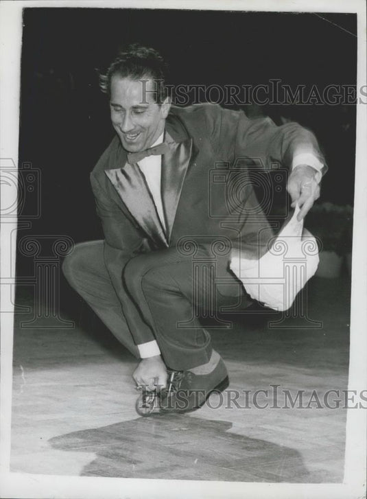 1959 Press Photo Rih Aruso, the Viennese King of Balance - Historic Images