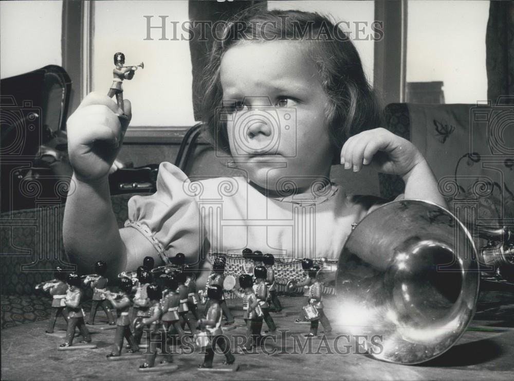 Press Photo 4 Yr Helen Crawford Loves Music Plays The Trumpet-Toy Band - Historic Images