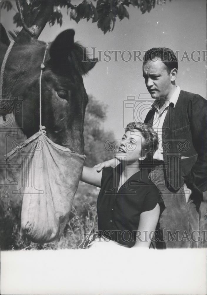 Press Photo French Actor Raymond Pellegrin &amp; Gisele Pascal - Historic Images