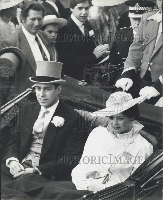 1981 Press Photo Day at the Races for Prince Andrew & Duchess of Roxburghs - Historic Images