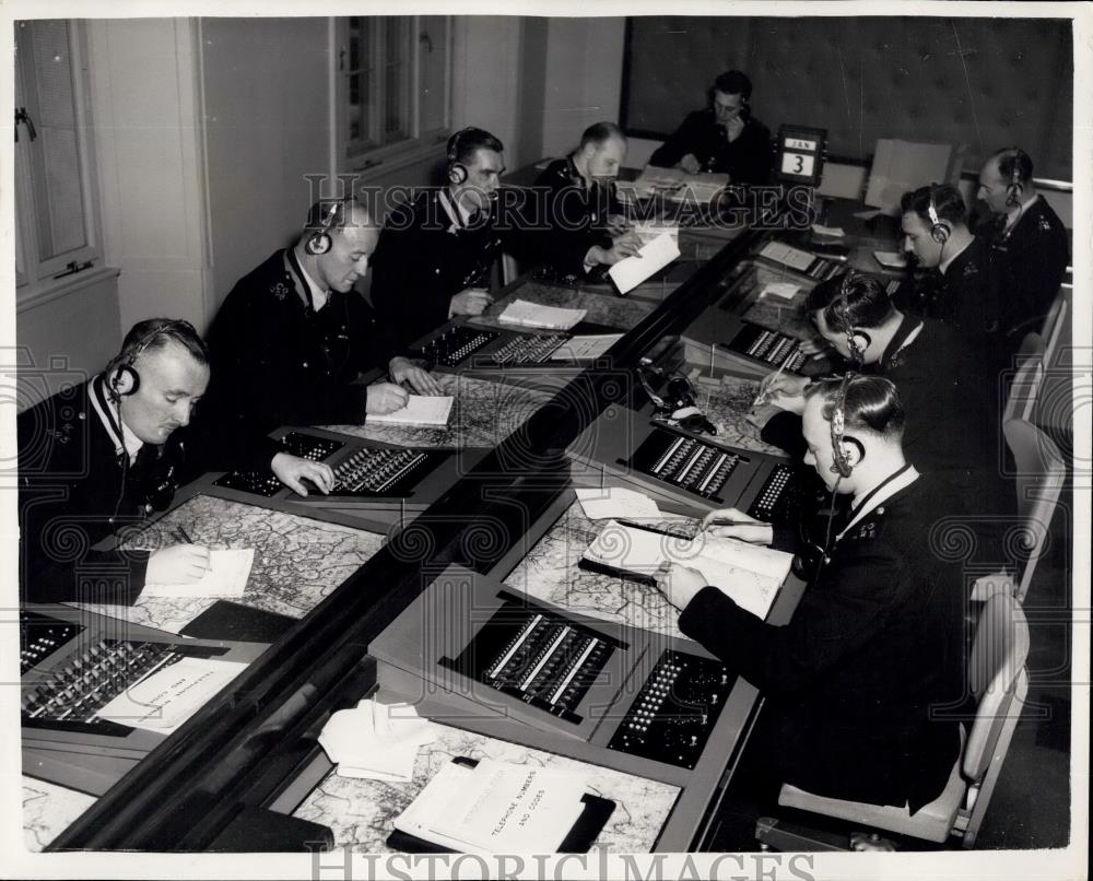 1956 Press Photo Scotland Yard's New Information Room - Historic Images