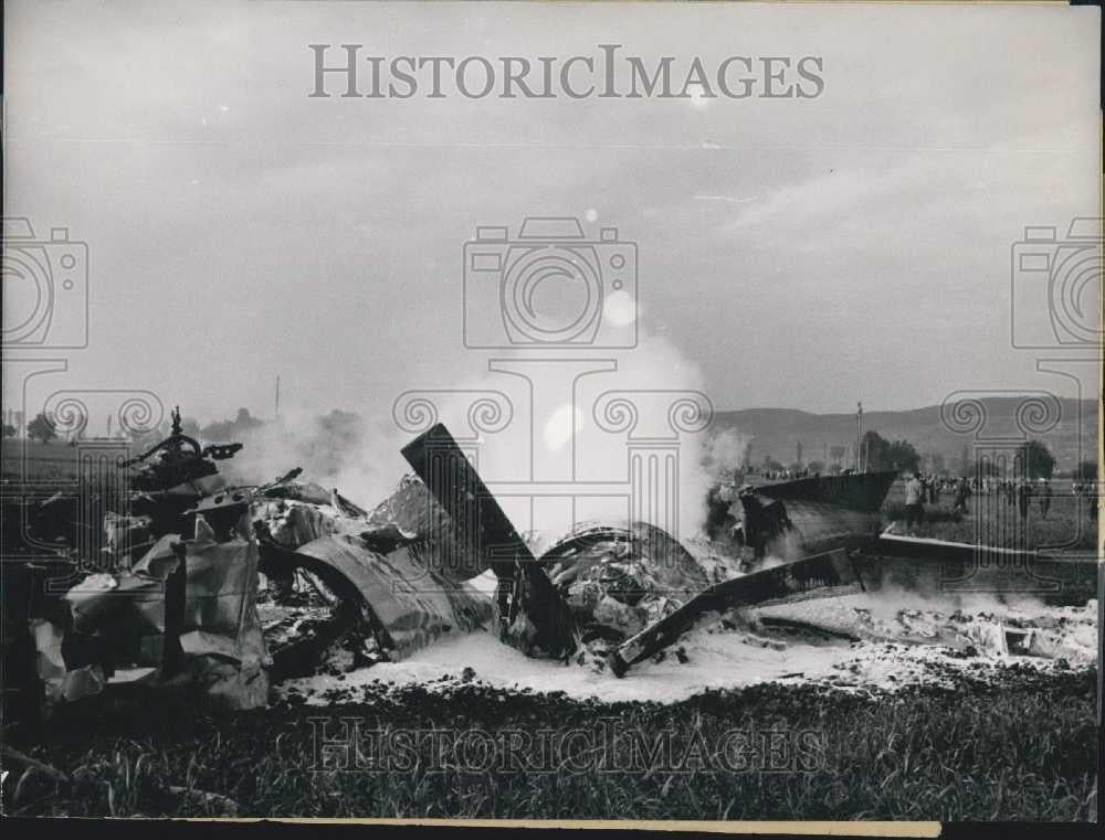 1953 Press Photo Plane Crash Above Heidelberg. American Jet Fighter. Helmsbach. - Historic Images