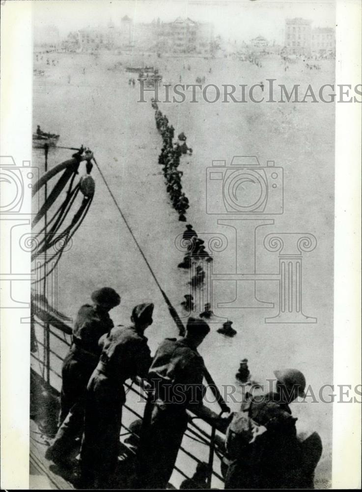 1980 Press Photo 40th Anniversary of Retreat French &amp; English Auxiliary Troops - Historic Images