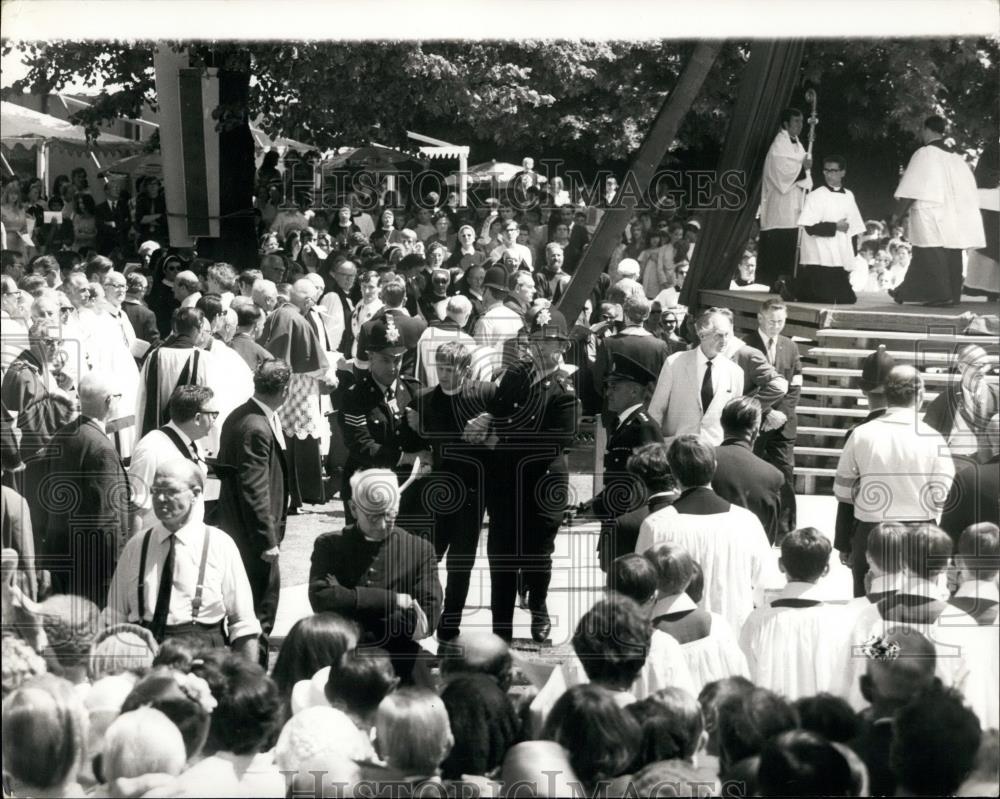 1970 Press Photo Roman Catholic Mass At Canterbury Cathedral 1st in 400 Years - Historic Images