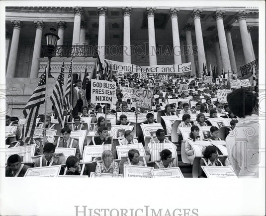 1974 Press Photo 72 hour prayer & vigil for (President Nixon). - Historic Images