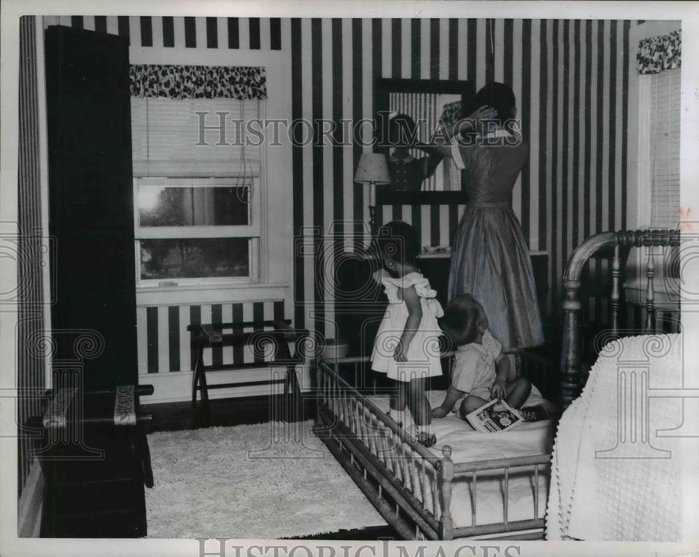 1953 Press Photo Stylish Bedroom Furniture, Trundle Bed - Historic Images