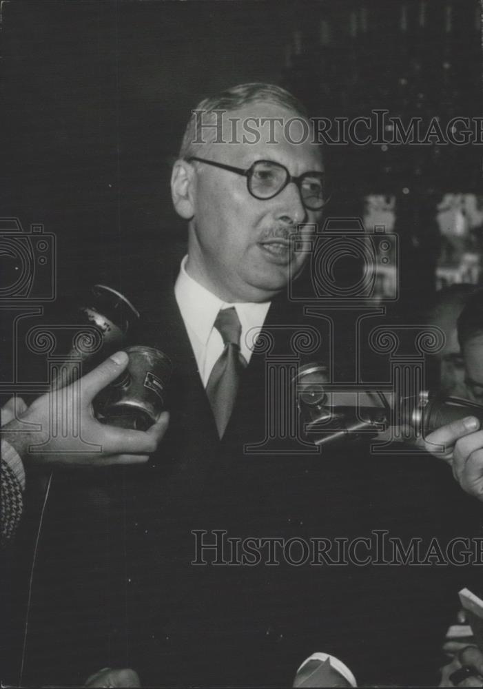 1957 Press Photo French cabinet Crisis: Mollet Refuses -Pleven takes over - Historic Images