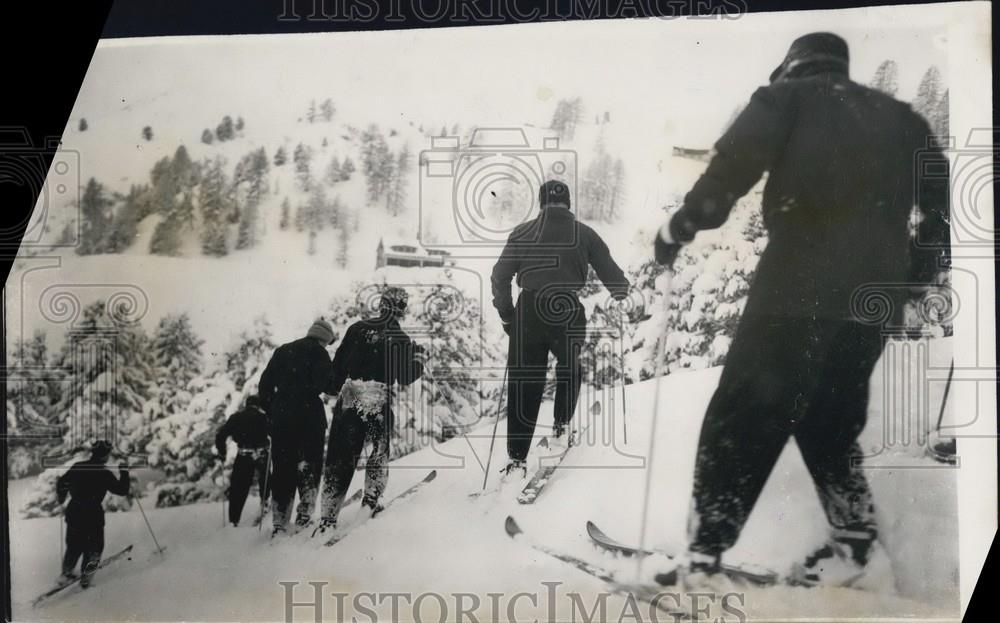 1948 Press Photo Alpine skiers at the Olympics - Historic Images