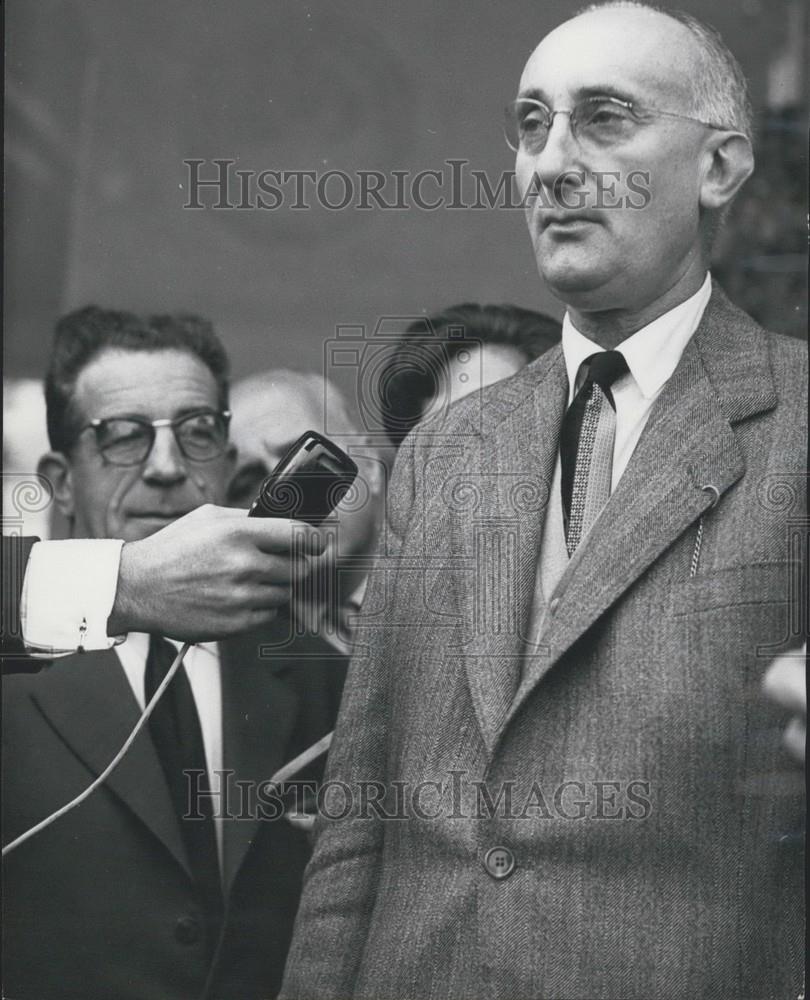 1957 Press Photo Maurice Deixonne and Mr.Courriere Leave Elysee Palace - Historic Images