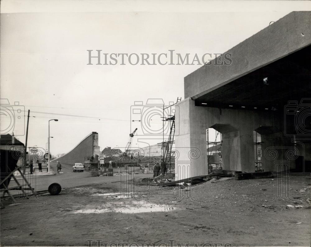 1959 Press Photo The New Chiswick Flyover Bridge under construction - Historic Images