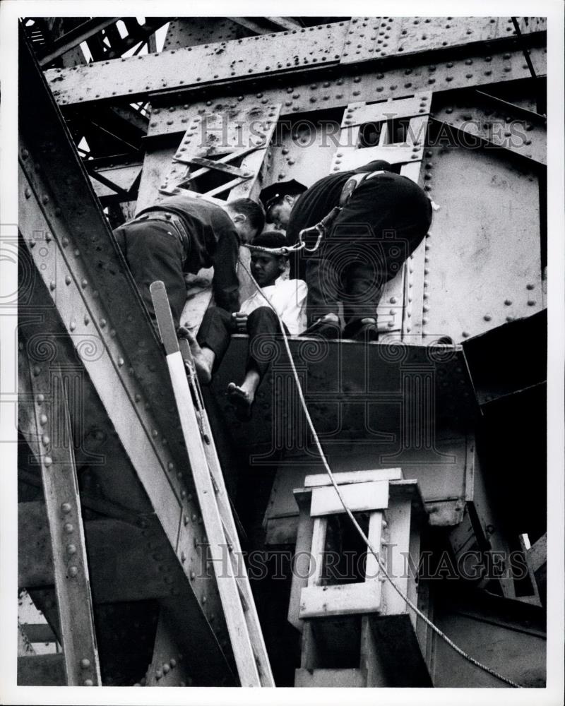 Press Photo Policemen Richard Power Charles Baer Stop Bridge Jumper - Historic Images