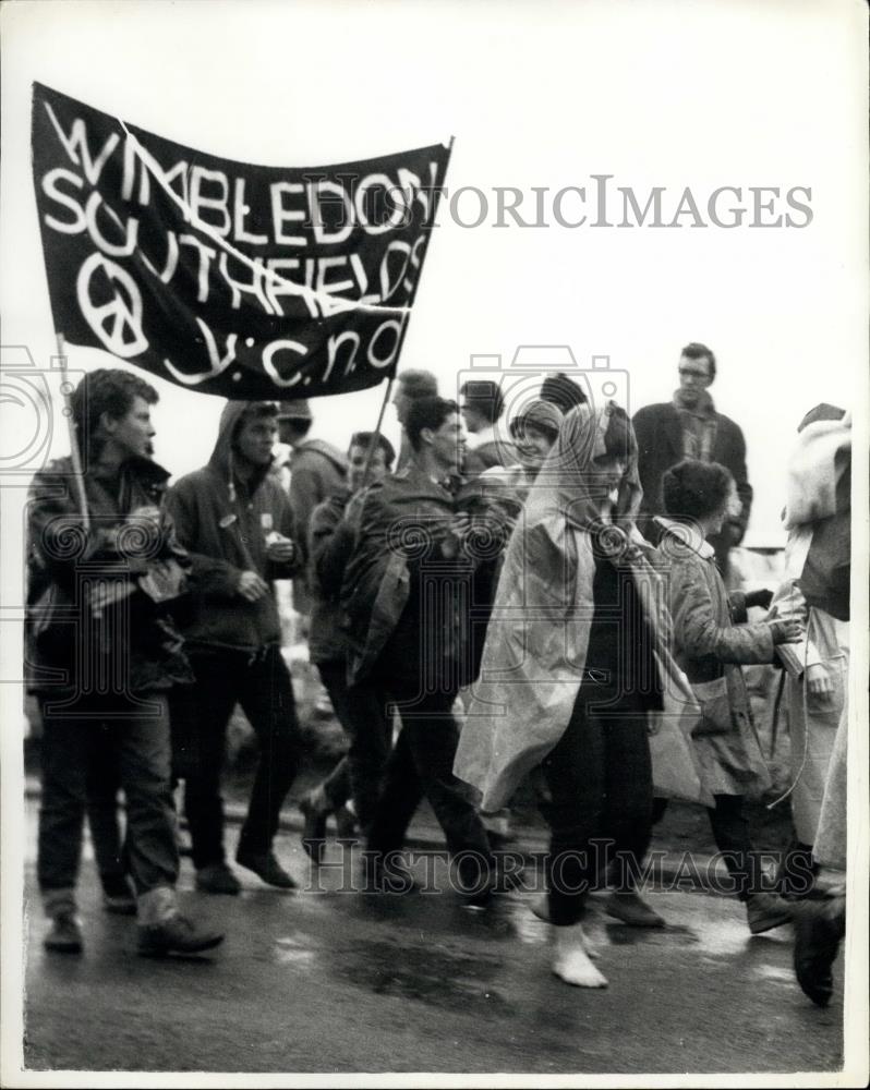 1962 Press Photo Second Day of the Aldermaston March - Historic Images