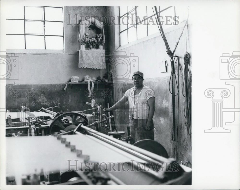 1971 Press Photo Independecia Textile Plant In Mexico - Historic Images