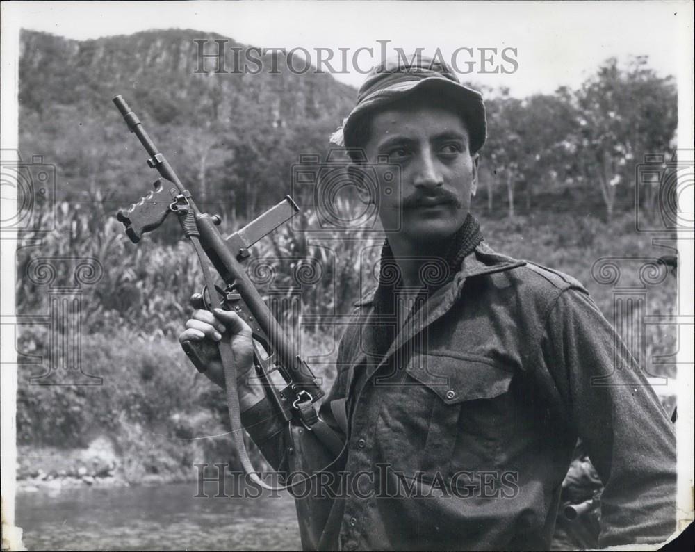 Press Photo Tpr Ta Stephens, from N.Aukland has been in the jungle for two years - Historic Images