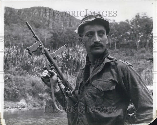 Press Photo Tpr Ta Stephens, from N.Aukland has been in the jungle for two years - Historic Images