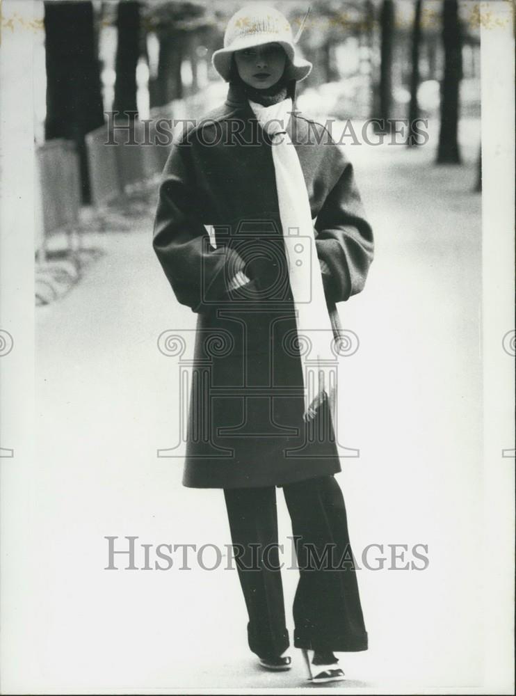 1972 Press Photo Kimono Coat by Pierre d'Alby - Historic Images