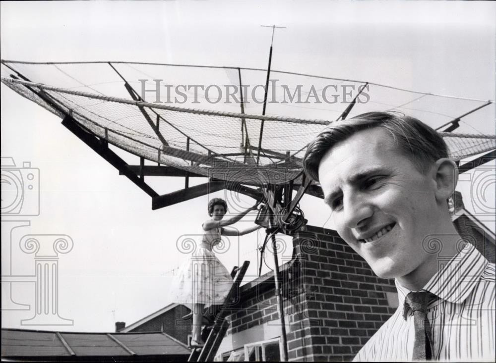 1964 Press Photo Radio Amateur Peter Blair Wife Operating Aerial Radio - Historic Images