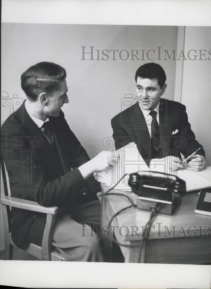 Press Photo Boxer Bobby Neill - Historic Images