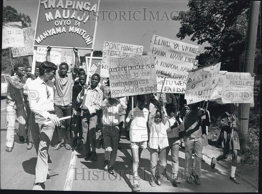Press Photo Kenyan Children, Poaching Protests - Historic Images