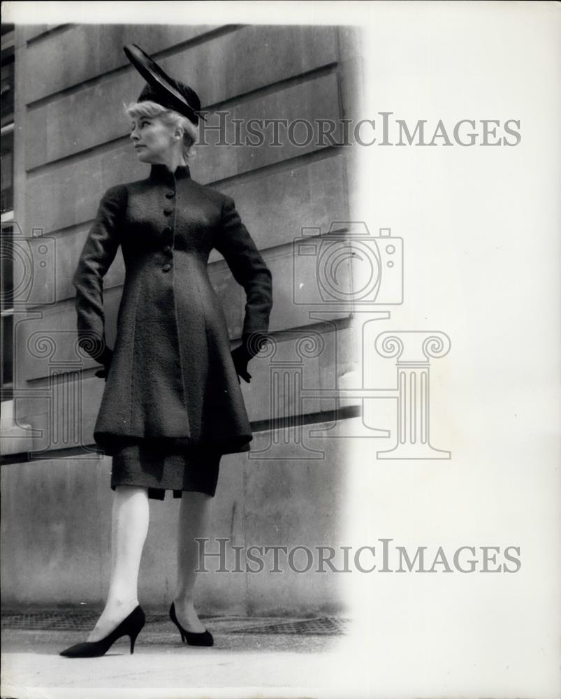 Press Photo New SeasonÃ¢â¬s styles by Michael Sherard. Hopsack Coat and Skirt - Historic Images