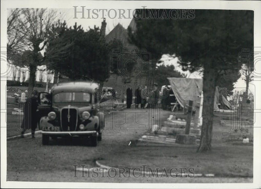 1956 Press Photo The Exhumation Of Miss Clara Neil-Miller At Langley Cemetery - Historic Images