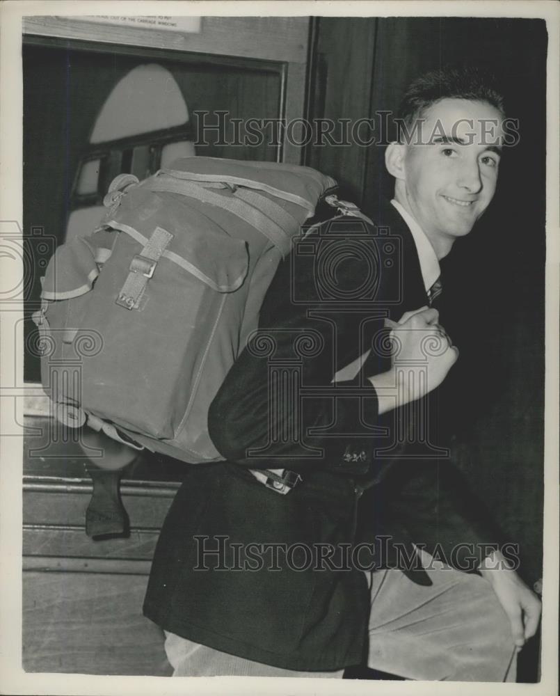 1953 Press Photo Gordon Pirie Leaves For Norway - Historic Images