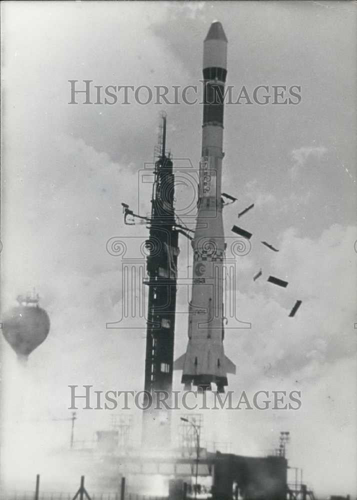 Press Photo The Fusee Ariane launch photo. - Historic Images