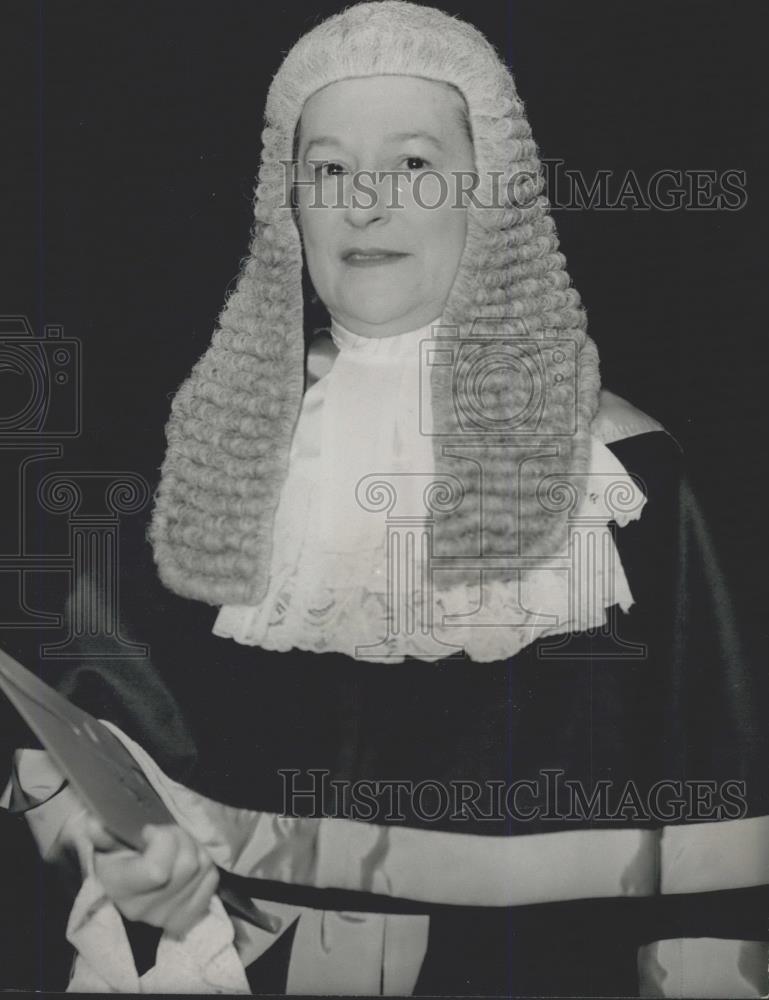 1971 Press Photo Woman Count Court Judge Sworn -In: Miss Deborah Rowland - Historic Images