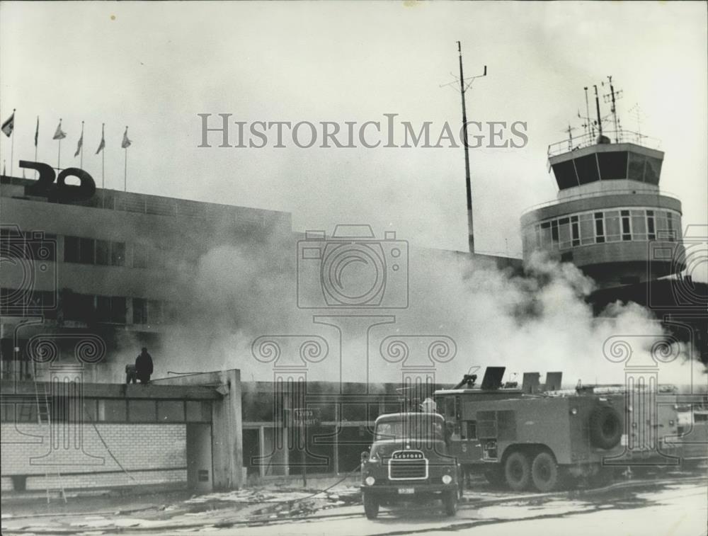 1968 Press Photo Lydda Airport, Tel-Aviv on fire - Historic Images