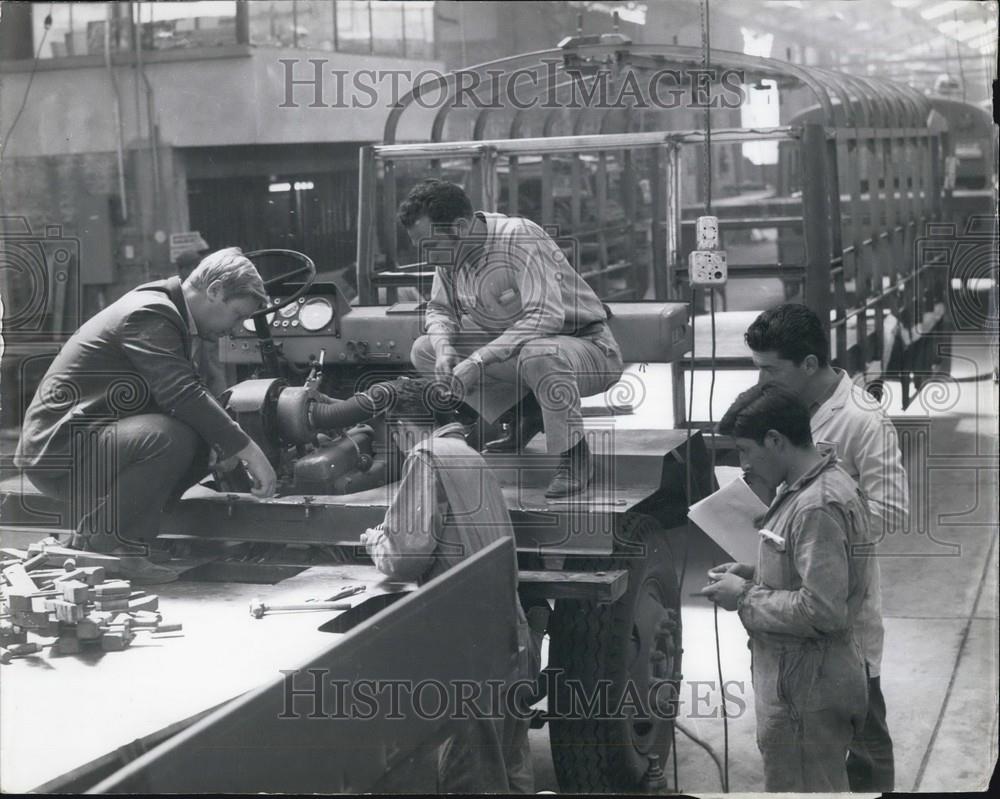 Press Photo Industrial Activity in Ecuador has have a Great Development - Historic Images