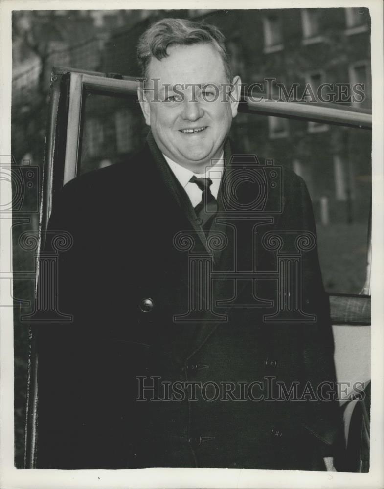 1957 Press Photo Land Hailsham leaving Church House after attending this morning - Historic Images