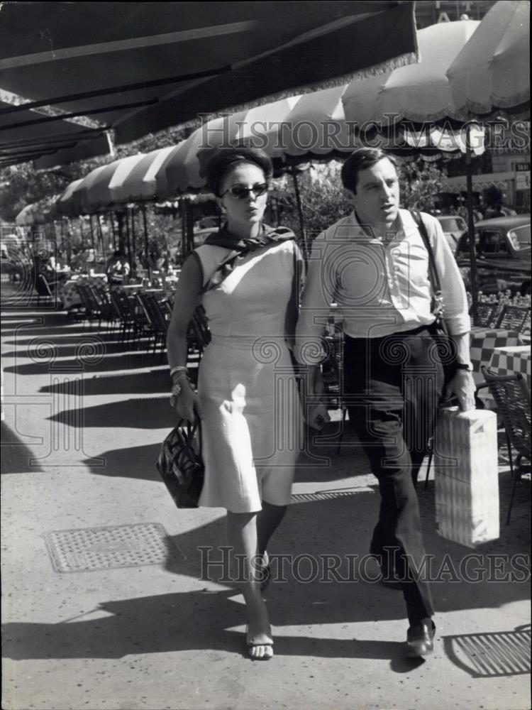 1962 Press Photo Actress Joan Collins and fiance - Historic Images