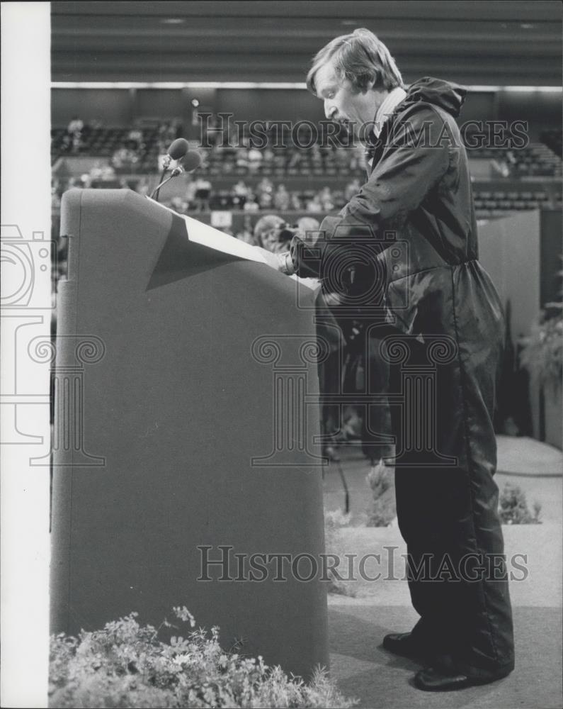 1980 Press Photo David Milburn Calls For Resignation of Sir Keith Joseph - Historic Images