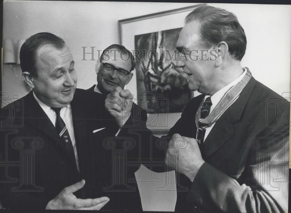 1970 Press Photo Former Boxer Max Schmeling Celebrating 65th Birthday Germany - Historic Images