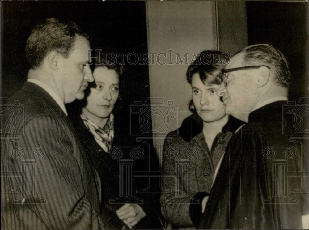 1964 Press Photo Dany Marel ,swindler &amp;Mme Floriot, Defence counsel &amp; her parent - Historic Images